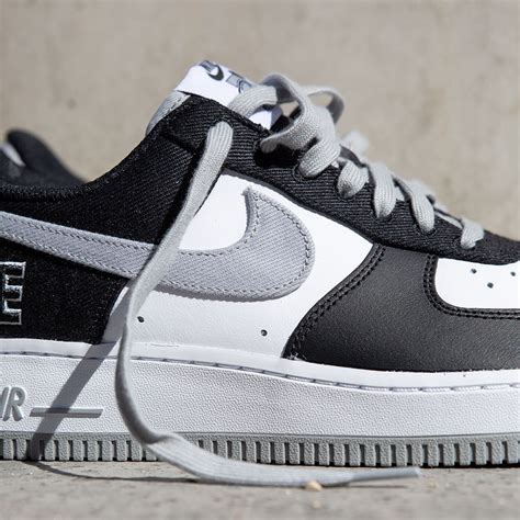 nike air force 1 lv8.